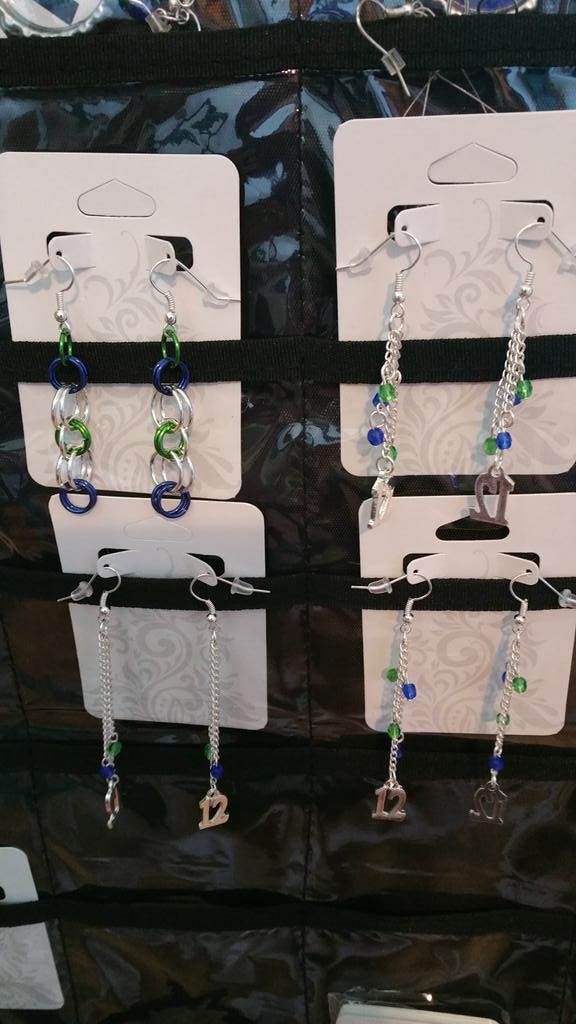 13chaparrita's tweet photo. I'm such a hard worker!! 12th women earrings!# I'm extcied!! http://t.co/CiOrlJdpdH