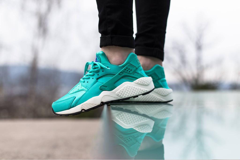 SneakersAddictz's tweet photo. Huarache 😈 http://t.co/5tINbmg9F3