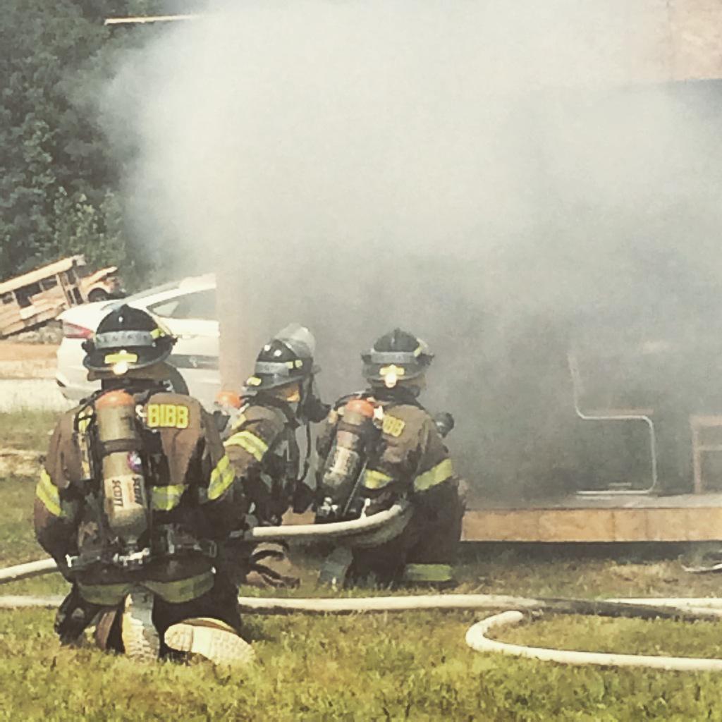 tommydewitt1's tweet photo. Pretty Fun day! #fireservice #firefighter http://t.co/clKXpYMk6R