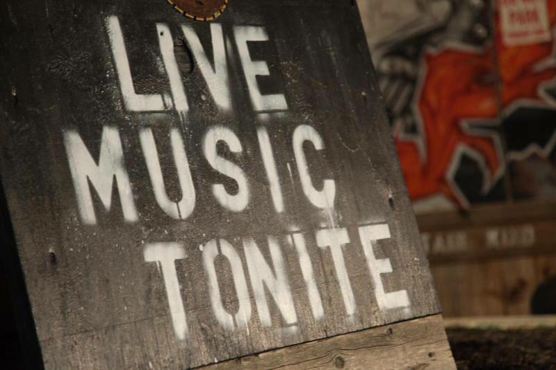 Gradys_BBQ's tweet photo. What are your plans tonight? Stop by our Bandera or Wetmore locations for LIVE music til 9pm! #BBQ #livemusic http://t.co/AFzs0wfXec