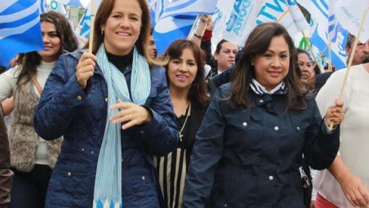 Gymnoschicos1's tweet photo. En contra del matrimonio Igualitario candidata panista vía @Gymnoschicos1 http://t.co/DVIw434eZg http://t.co/ztyid8LSuv