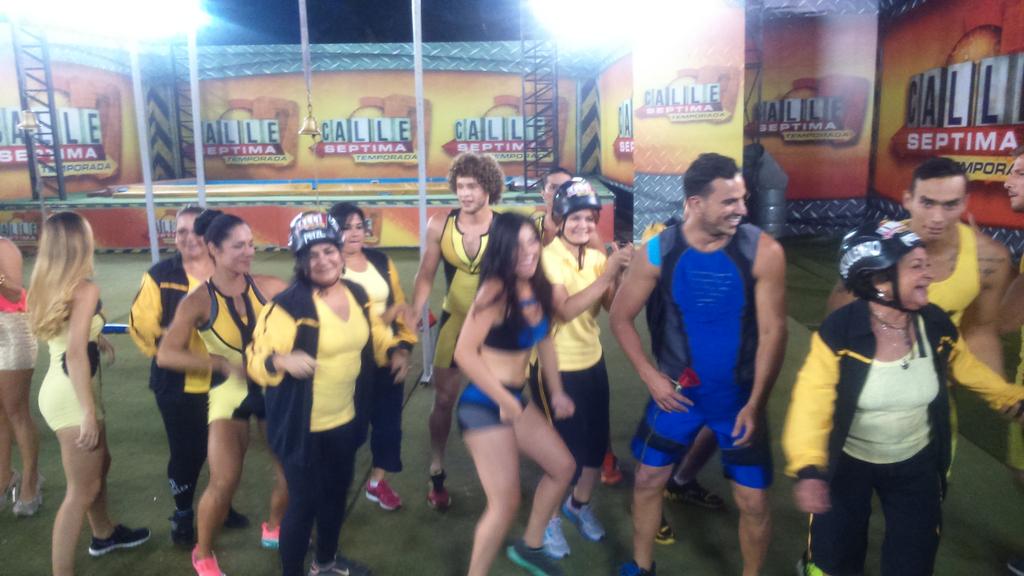 TCdeportesEC's tweet photo. ¿Cuántos RT's le das al equipo amarillo? ¡Ellas son las MAMÁS ganadoras de la primera competencia!

#LaMamaC7es http://t.co/OazamPnLvu