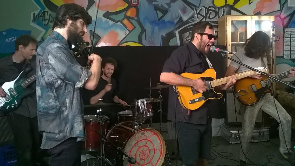 TheDJRachelle's tweet image. @BikeThiefBand warming up in the @KPSU_PDX studio. Watch on Psu.tv/live at 5pm