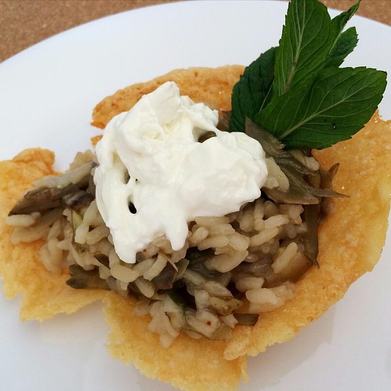 Spaghetti_bEat's tweet photo. Primo piatto elegante: carciofi, burrata, parmigiano e mentuccia: http://t.co/KYYXMqyS7C
#sbEat
#Chef #Smm15 #music http://t.co/95zRVARrjv
