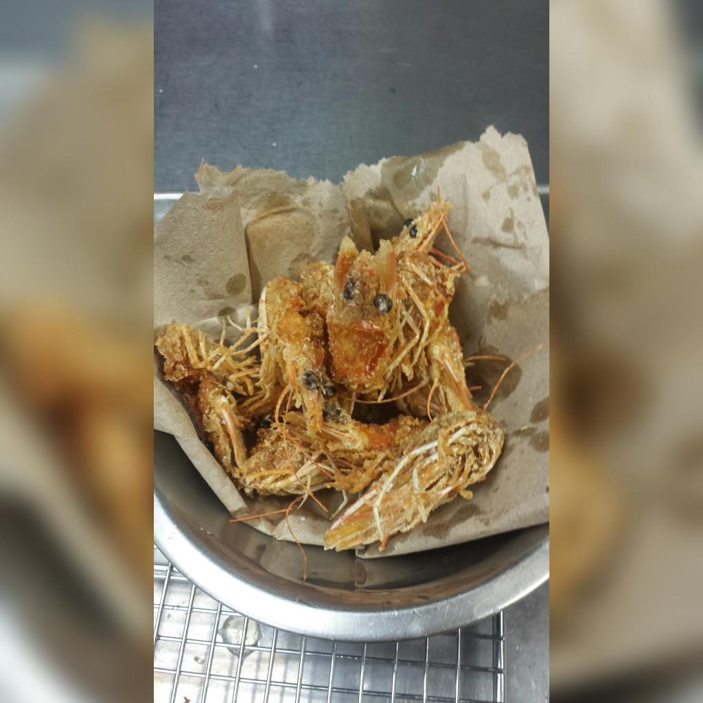 Brace yourself!! #FRIEDSHRIMPHEADS are back starting tomorrow. 
( ( ( Saturday &amp; Sunday only)))
#kinandcomfort