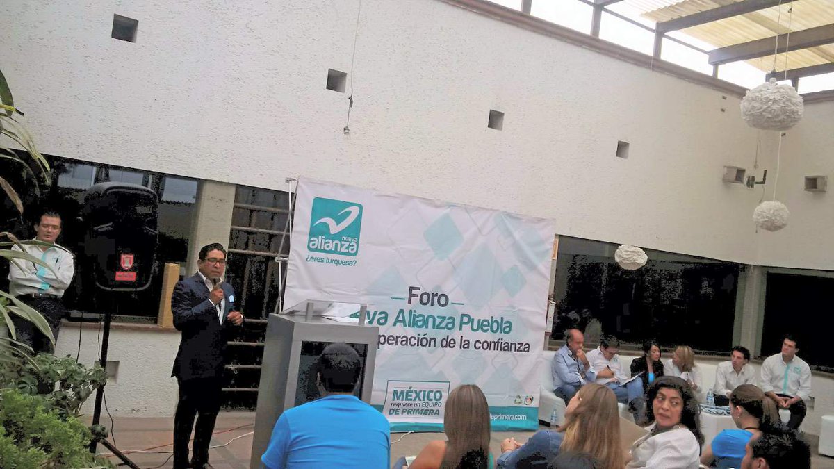 antonietagalina's tweet photo. Que los jóvenes ya no tengan el espíritu gris para seguir impulsandose como emprendedores: Raúl Pineda #ForoTurquesa http://t.co/kSAn7pYg6x