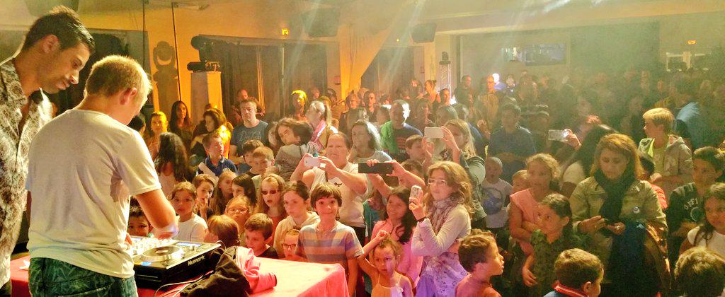 PVCapEsterel's tweet photo. #StageDj @Pierre_vacances #CapEsterel : 1 semaine d'apprentissage & vos enfants deviendront les #Rois du #Dancefloor http://t.co/TZnquXbv9G