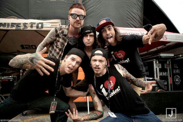 DamBlxck's tweet photo. Cuando son sesuales: http://t.co/IxMtIQjWF7