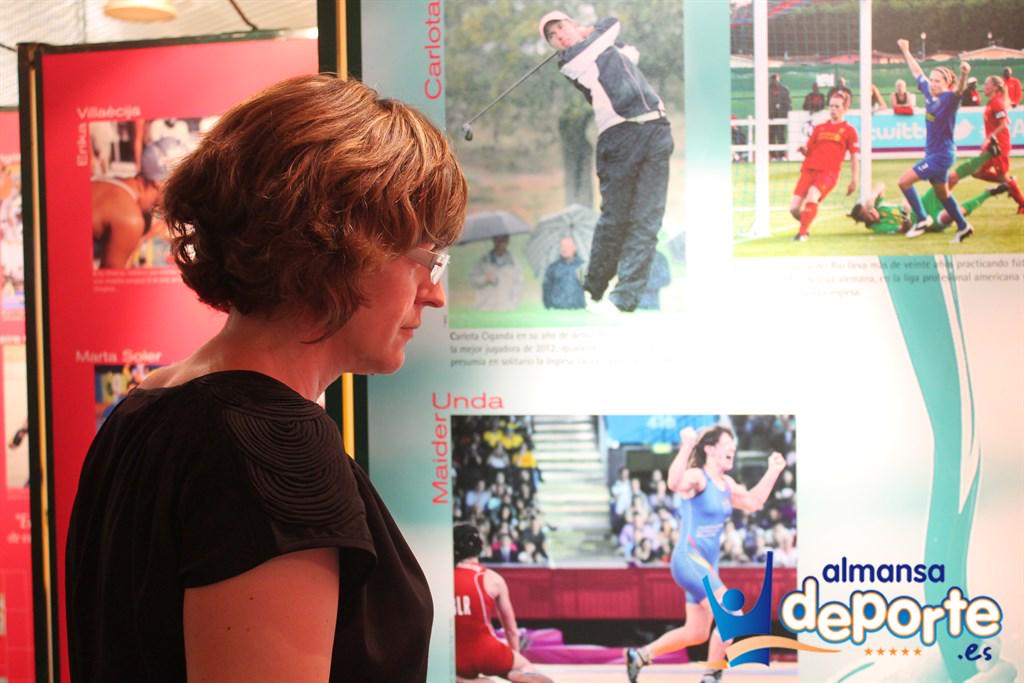 AlmansaDeporte's tweet photo. La exposición "Siempre adelante. Mujeres deportistas" inaugura la #SemanaDeporte http://t.co/10BlvstVNj @Isamillan4 http://t.co/1N5aRwacke