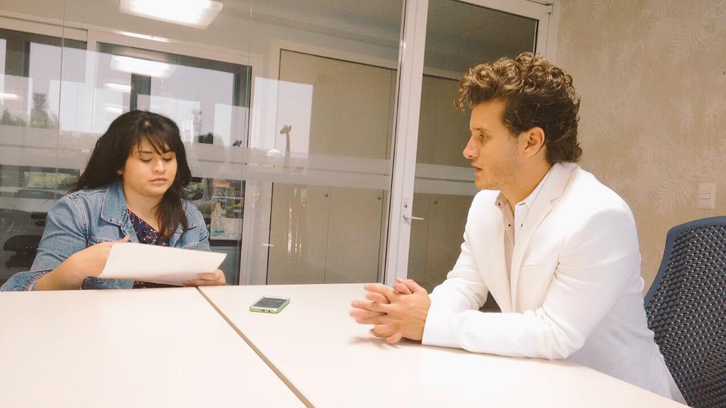 castellioficial's tweet photo. #Entrevista con @diariobasta #Teamaré http://t.co/qKN3iI6yyA #tourdemedios http://t.co/KZJSbzaGH4