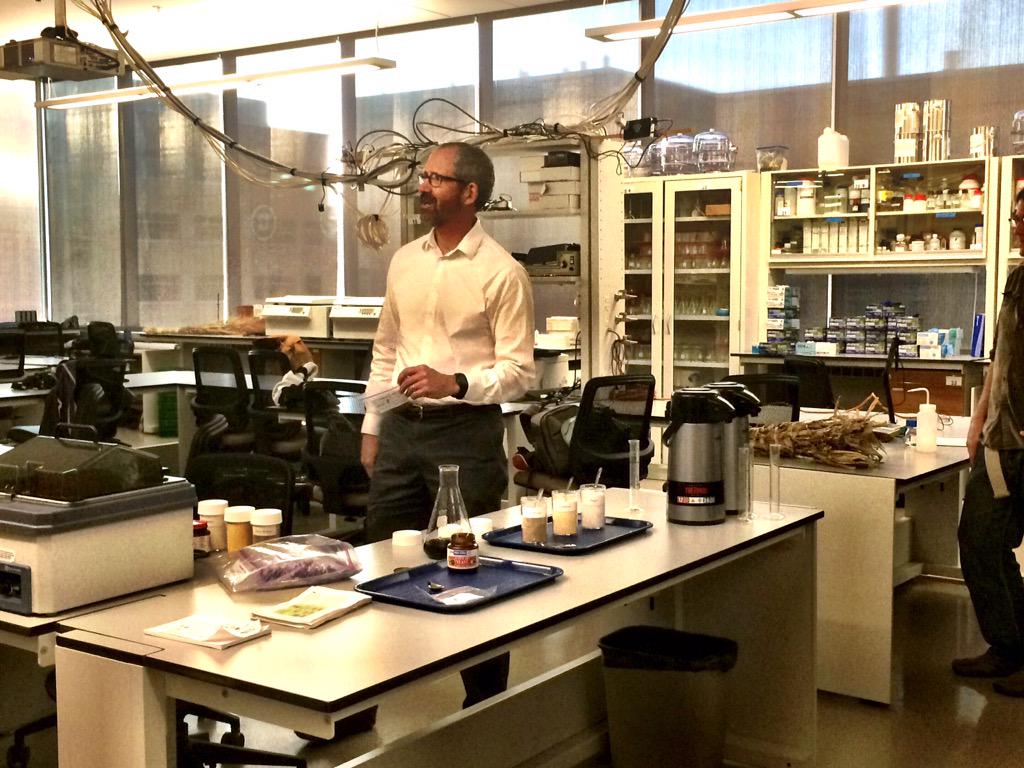 Morgridge_Inst's tweet image. Starting #DIYScience on turning biomass into biofuels! Thanks @UWEnergy and @GLBioenergy for hosting!