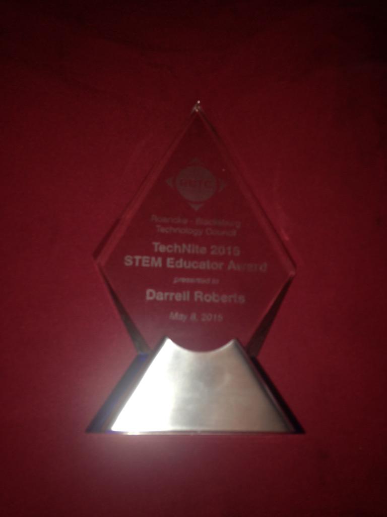 staffcompliment's tweet photo. s/o to Mr. Roberts for being a great teacher & winning a STEM Educator Award #TechNite2015 #ThankATeacher #RBTC http://t.co/JVYb0zLnl4