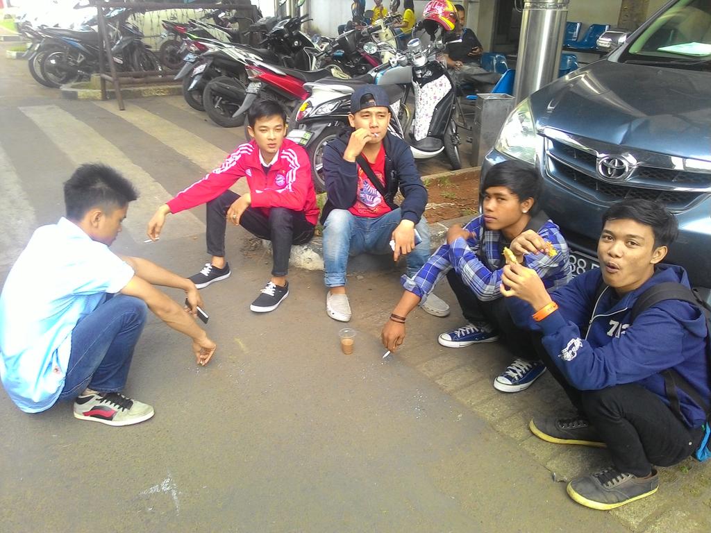 HaninOurs_JKT's tweet photo. Lagi nunggu dandan si @Hanindhiya_tys 
#HaninDhiyaOnDahsyat http://t.co/MXC4Hmsuf9
