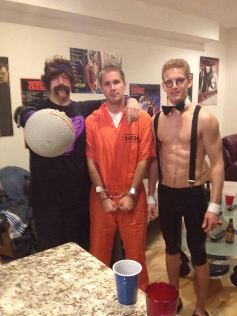 VictoryCJT's tweet photo. Halo house with @RyanTowey and @C9Fearitself?! RT for Yes. Fav for Yes. 200 RT's and it's guaranteed. #content #H5 http://t.co/biAuMSauFr