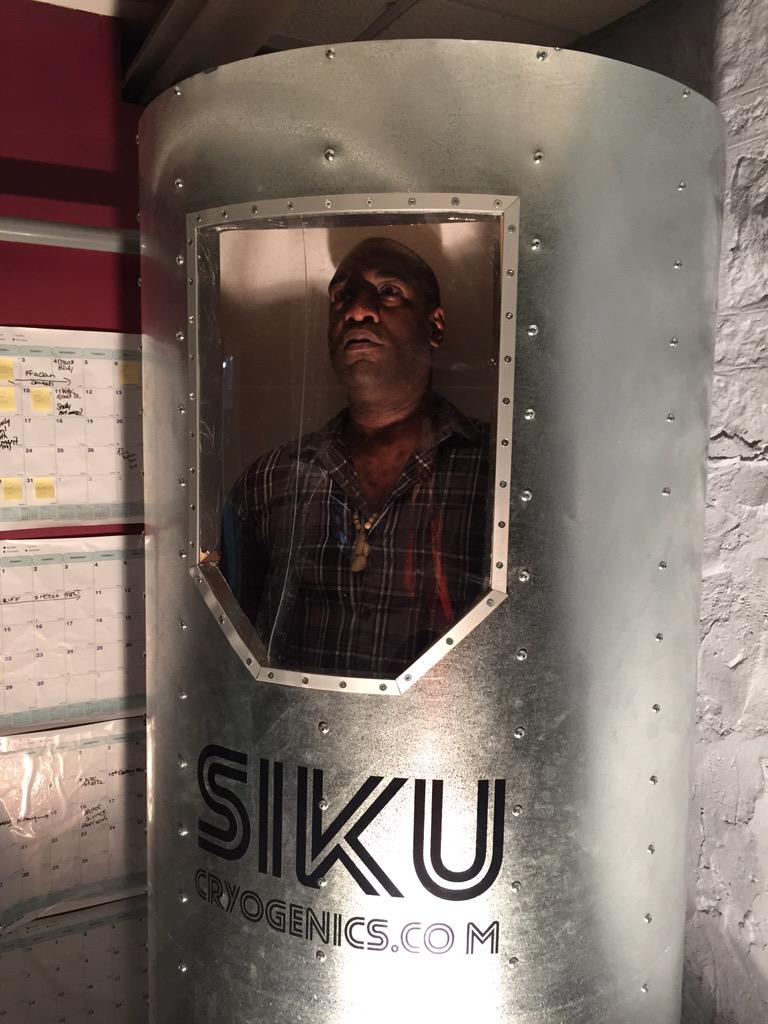 GenerationO_'s tweet image. Missed this #cryogenic subject last night. #goodtimes #CineCoupHype He just fit! @FrackinZombies @AdvancedWizards