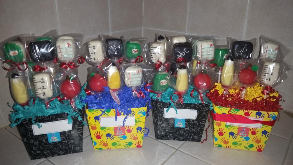 DiaBellasCakes's tweet photo. Teacher appreciation week!  How about these little pops... http://t.co/REQULqX4GS