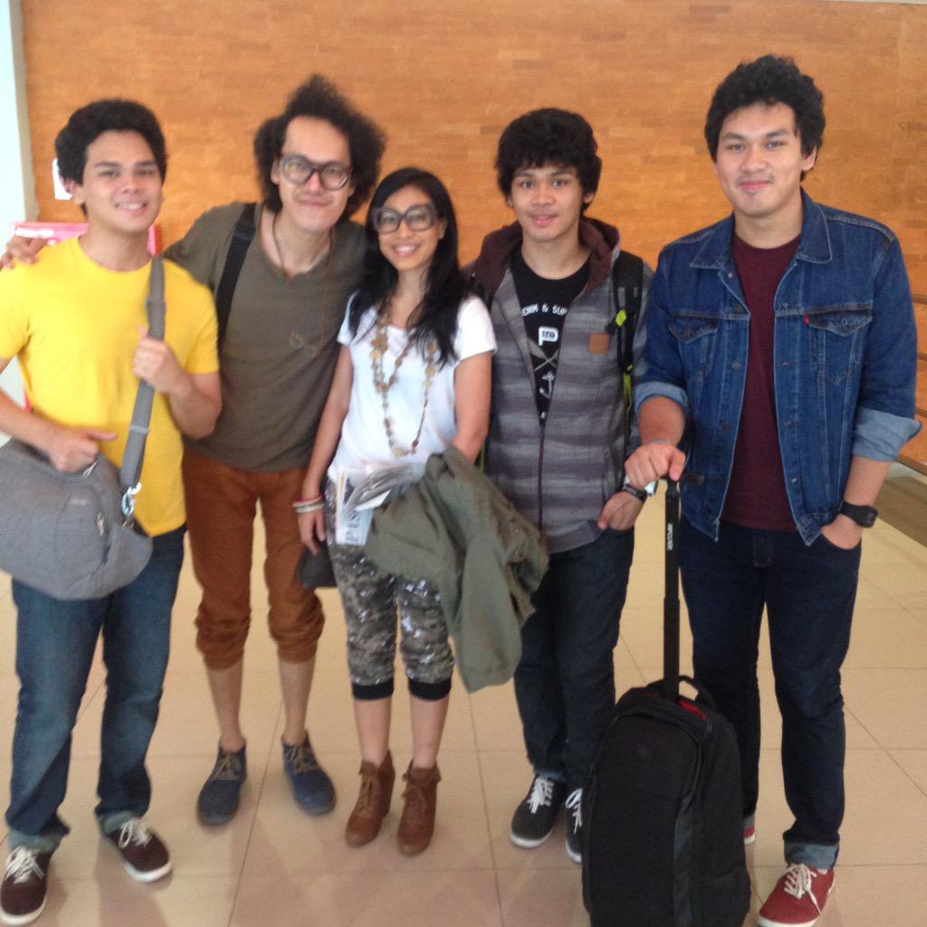 MadaEmmanuelle's tweet photo. Yesss hahahaha, Thankyou @endahNrhesa :D goodluck performnya hari ini 👍 http://t.co/RGXpZpqyup