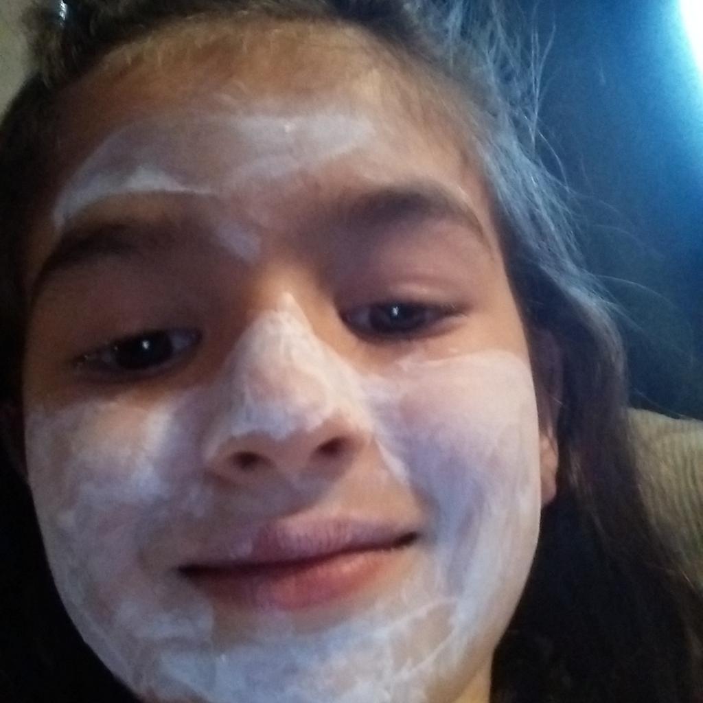 RandeeMorris4's tweet photo. Shaklee face mask with my girls! My family effect #MyShakleeEffect http://t.co/PtEPY9qu3f