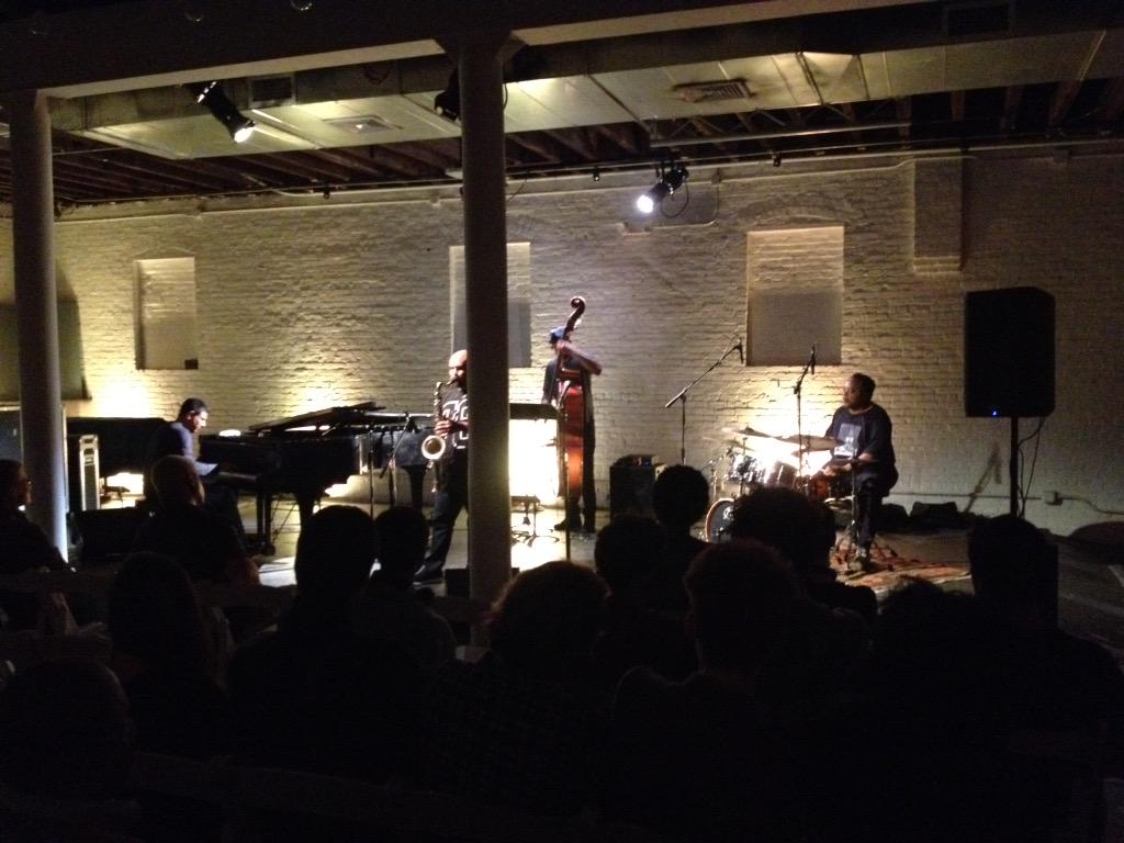 S_S_Plus's tweet image. @mistertoyrobot #jefftainwatts @ShapeShifterLab right now! Fantastic performance. #SSPLUS #shapeshifterlab