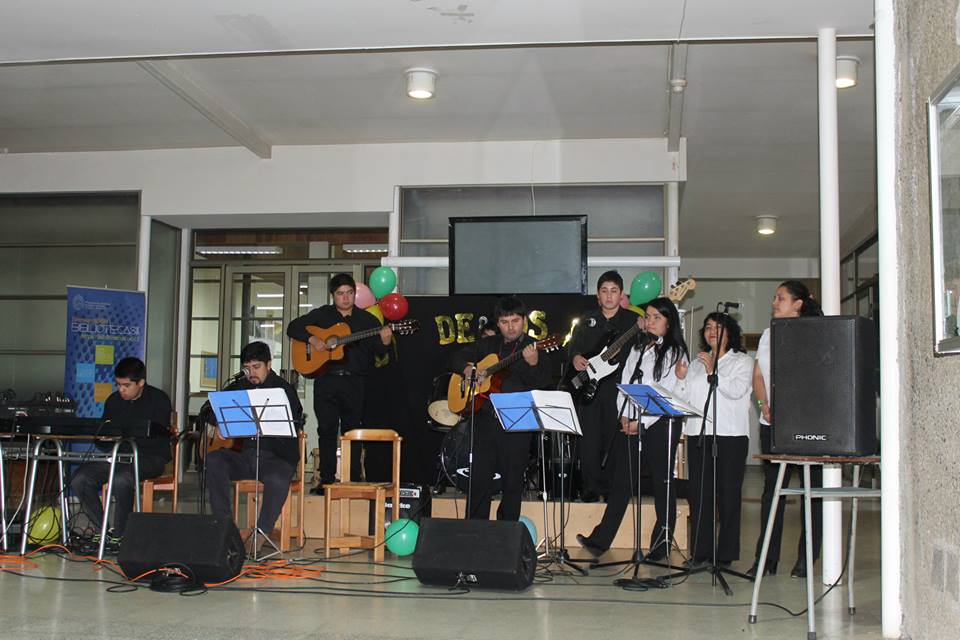 CAVIUC's tweet photo. Hoy en el campus Villarrica se celebro el día de los días. 
Del alumno-trabajador-mamá 
muchas gracias a todos. http://t.co/JmfPituzk6
