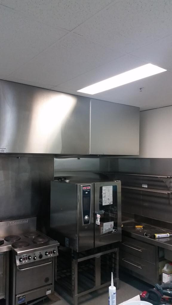 gfevic's tweet photo. While you're all sleeping in this morning.... in goes in another @RATIONAL_AUS oven... bench mod and canopy extention http://t.co/EPMfjXzxVO