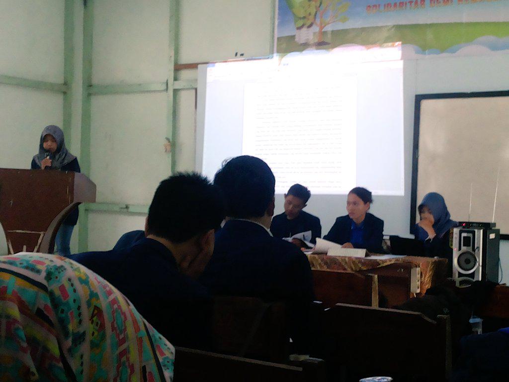 Pembacaan lpj sekretaris oleh kak <a href="/EkaeriSusanti/">Eka Susanti</a>  .