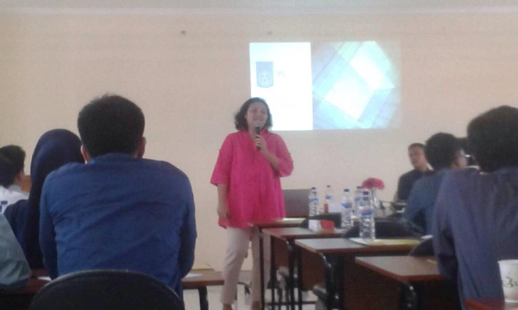 LabPSMI_ITS's tweet photo. OPM hari pertama dgn materi kedua mengenai Balance Scorecard yg dibawakan oleh Ibu Naning selaku Dosen Lab PSMI http://t.co/1XuPgdRNTR