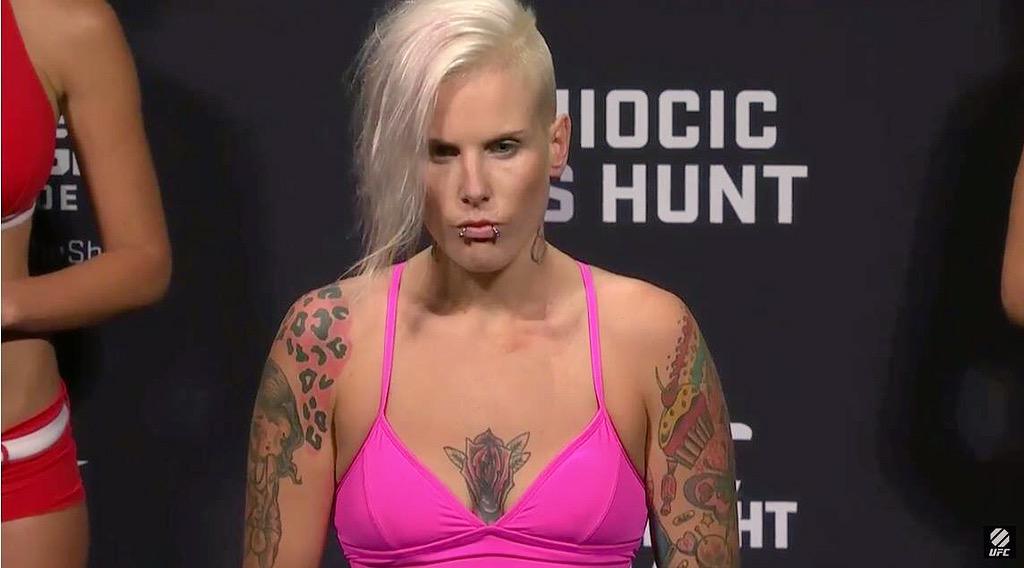 NoClassRowdyBec's tweet photo. Ready to fucking rock and roll #UFCAdelaide http://t.co/ECM4avuM8E