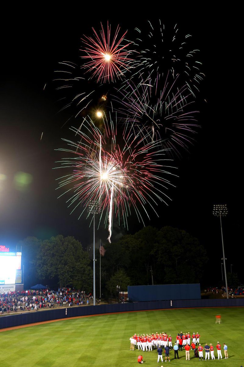 jason_list's tweet photo. .@OleMissBSB moves to 10-0 on #FireworkNights http://t.co/S7NV7OIYEF
