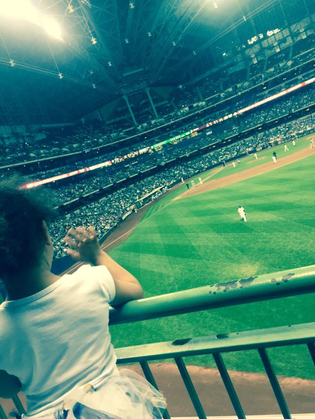 MelissaZydzik's tweet photo. Tatym trying Sooo hard to get brain to wave at her at the @Brewers game!! http://t.co/94WoncSF6R