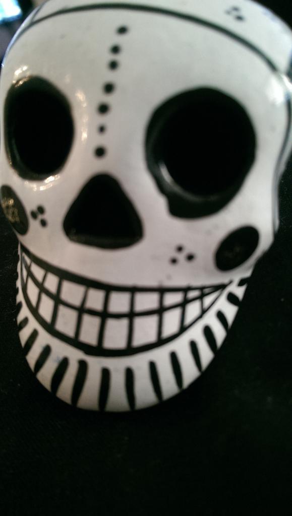 charrorojo tweet picture
