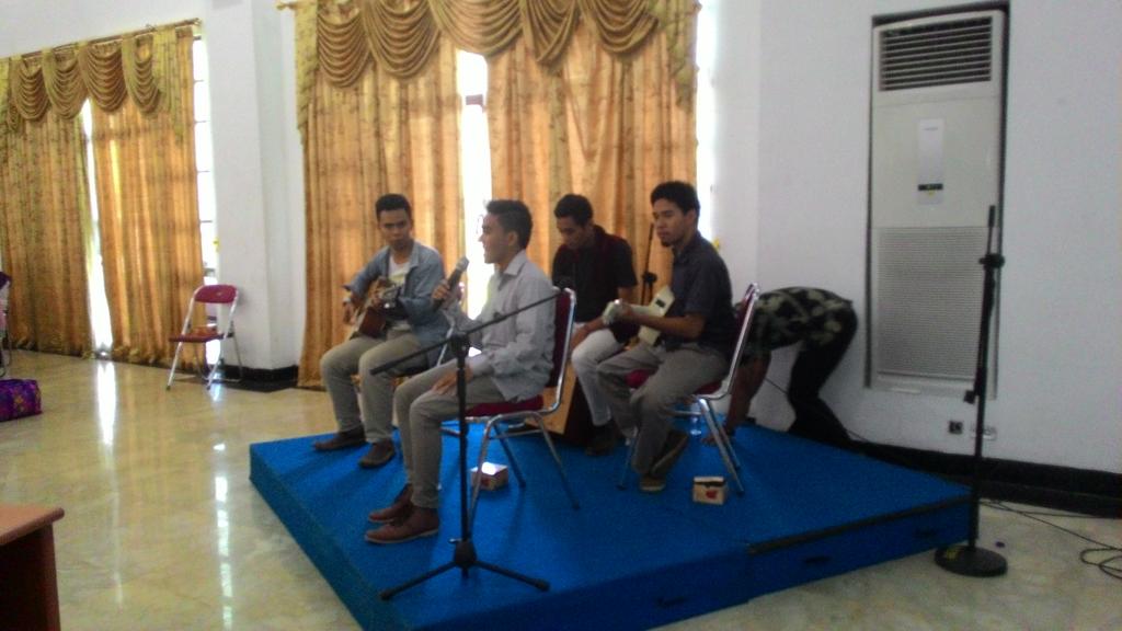dinartazkia's tweet photo. Penampilan @restart_id  #DINAR2015 http://t.co/B6Ry5knzdd