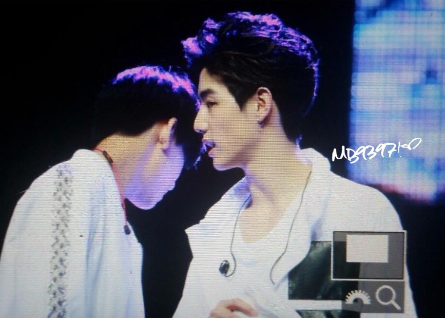 GOT7__Fanbase's tweet photo. [PREVIEW] 150508 #GOT7 Fanmeeting in Chicago - Mark and Bam Bam 

[Cr: MB9397]
http://t.co/5LbtK869Ve
