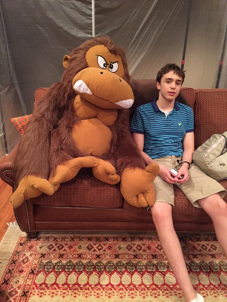 erussell495's tweet photo. When little bro brings home giant gorilla after his eighth grade class trip. #goals @nrussell495 @hrussell_one http://t.co/R52HZy0Rna