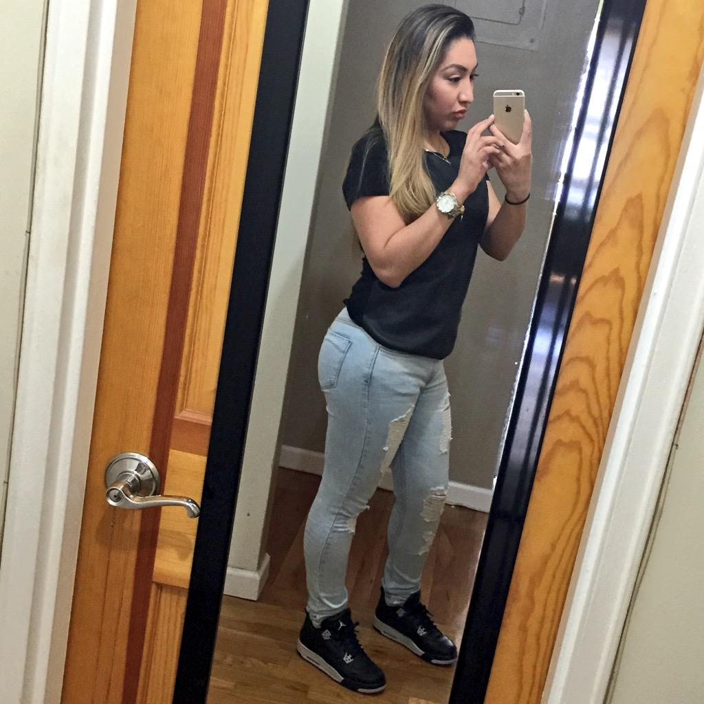 cindychipz's tweet photo. When the cake game strong 😉 #cake #FEELINGMYSELF #ItsACindyChipzThing #UAintMe http://t.co/n3EU48l4Xl