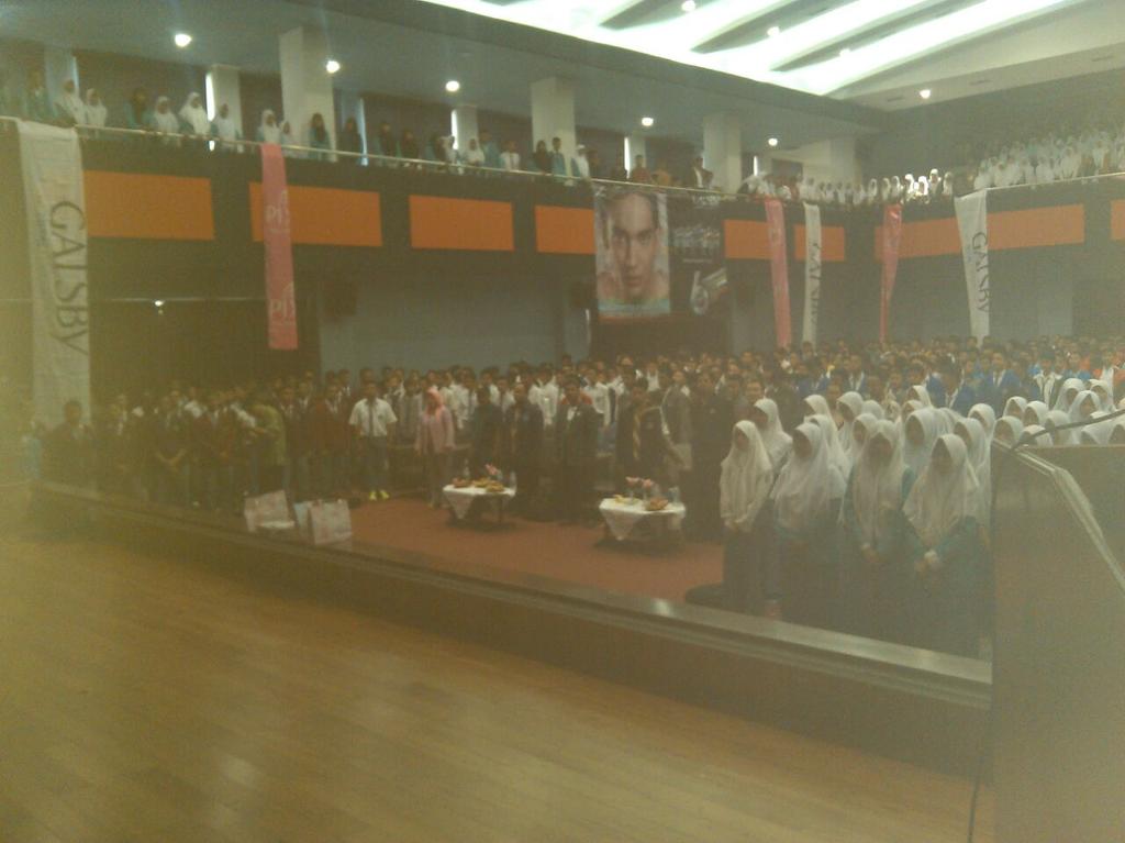 jde_82's tweet photo. Deklarasi Pelajar 'Peduli untuk negeri' @lp3mbbekasi  #GebyarHardiknasKabBekasi http://t.co/mwSkhjW5HZ