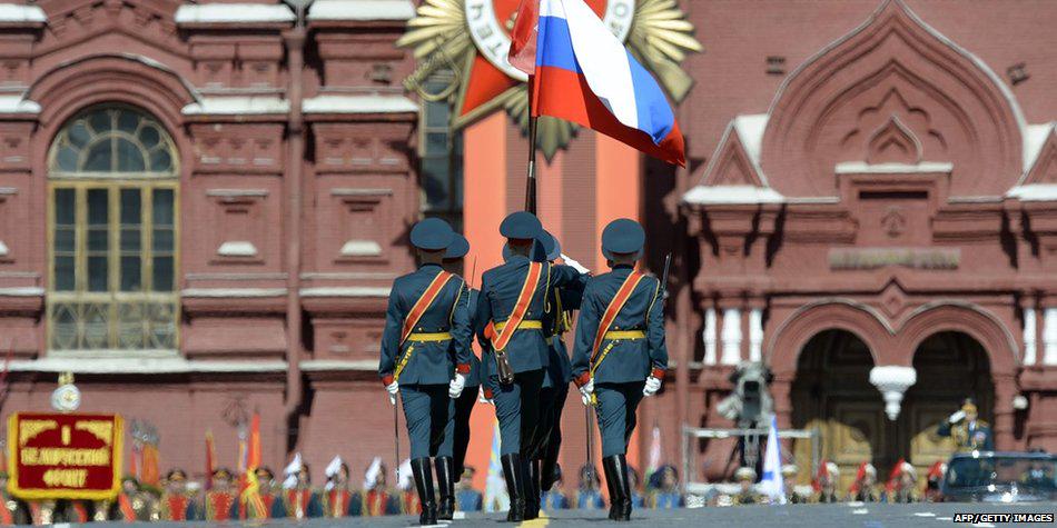 Парад победы на красной площади в москве 9 мая и салют. Парад на красной площади 9 мая. Салют на день победы парад красная площадь. Парад победы в америке. 7 ноября парад на красной площади.