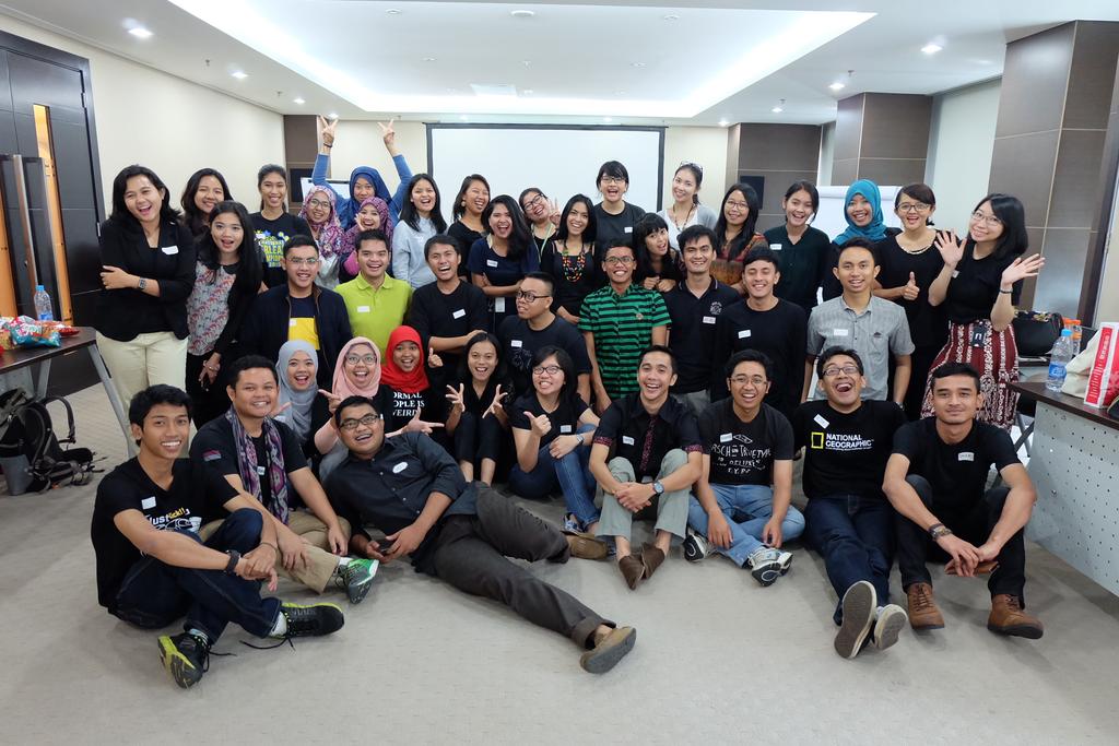 rentakharmoni's tweet photo. Wrapped! Bungkus kumpul akbar perdana kita. Pulang dengan ide-ide kece dan siap kolaborasi bareng utk adik2 di daerah http://t.co/ikVOF3VN16