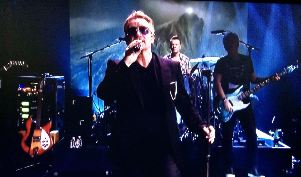NickOchalek's tweet photo. BRAVO! BRAVO! BRAVO! U2 JUST BROUGHT THE HIGHEST NOTE YOU COULD BRING TO ONE MAGICAL FRIDAY! #FallonTonight #FallonU2 http://t.co/NFvmSvD8BE