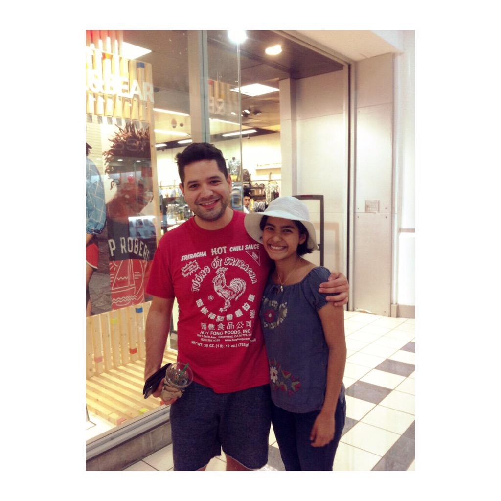 Caaroancona's tweet photo. Estoy demasiado feliz de haberte conocido ❤️ prometo que la próxima que te vea te regalo el pie de nutella 👌 @gwabiR http://t.co/mytJ9udin5