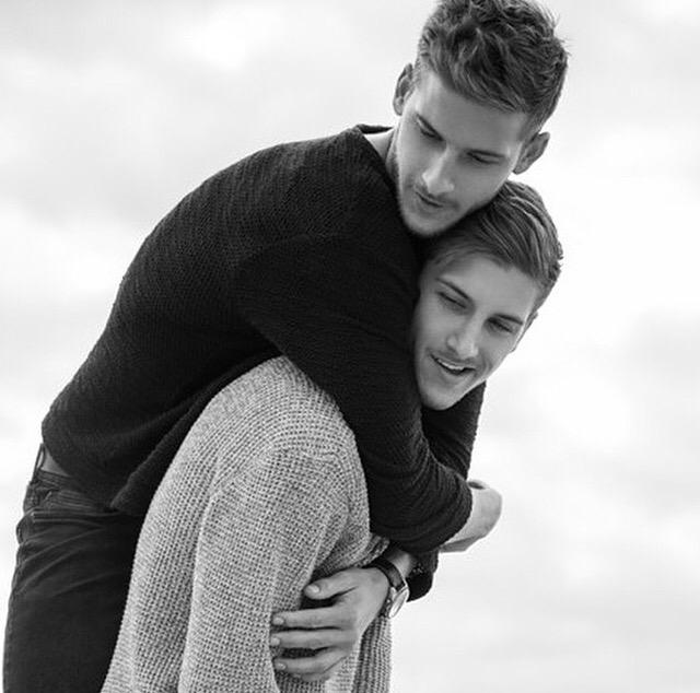 Девушка и парень близнецы в отношениях. Девушки подростки на зимней улице. Девушка и парень близнецы в отношениях. Как ведут себя знаки зодиака в отношениях. Николас и кэмпбелл плеттс.