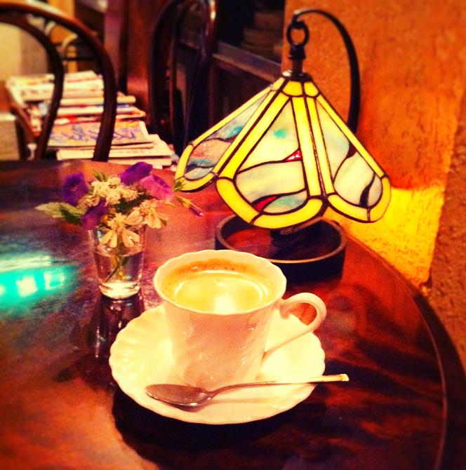NatalyRizk's tweet image. Coffee and lilies in Repi Doll, #Harajuku

#SpringInTokyo
#Travel #Japan