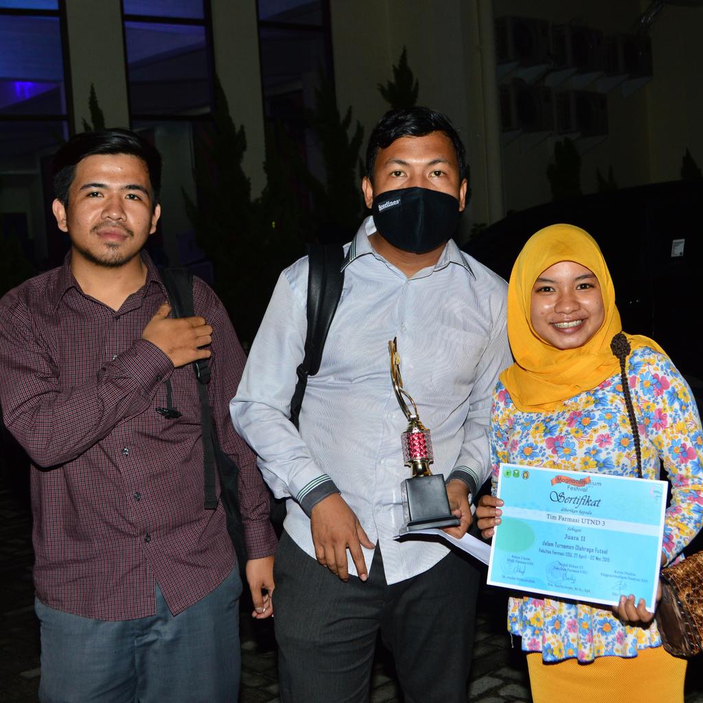 MuthiaDeviani's tweet photo. Sesepuh kampus http://t.co/K8vT5mIUBr