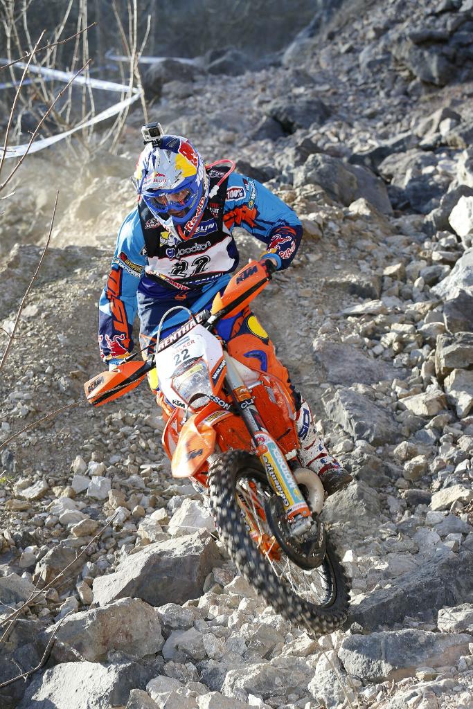 redbullESP's tweet photo. La playlist de @AlfredoGomez89, @JonnyWalker_22 y @Taylor_Robert33 http://t.co/KfK6asW7eD Los decibelios se disparan! http://t.co/ckWHdgNq9K
