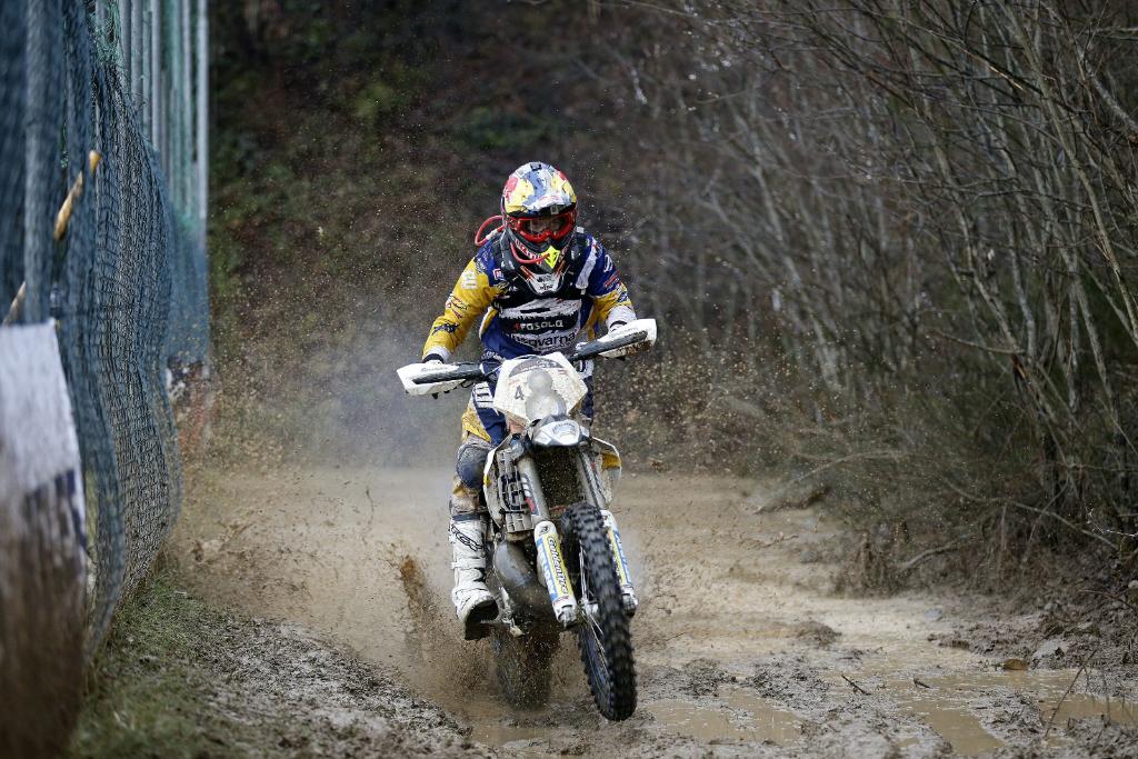 redbullESP's tweet photo. La playlist de @AlfredoGomez89, @JonnyWalker_22 y @Taylor_Robert33 http://t.co/KfK6asW7eD Los decibelios se disparan! http://t.co/ckWHdgNq9K