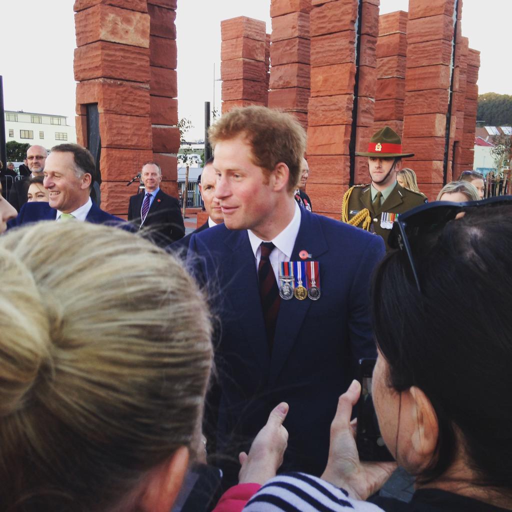 Phizxo's tweet photo. Saw Prince Harry today!❤️❤️ #RoyalVisitNZ #PrinceHarry http://t.co/VWVY1iyA2x