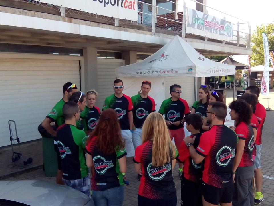 esportissim's tweet photo. Els nostres voluntaris, ben equipats i enllestint els preparatius. http://t.co/J2YfNZAu5F