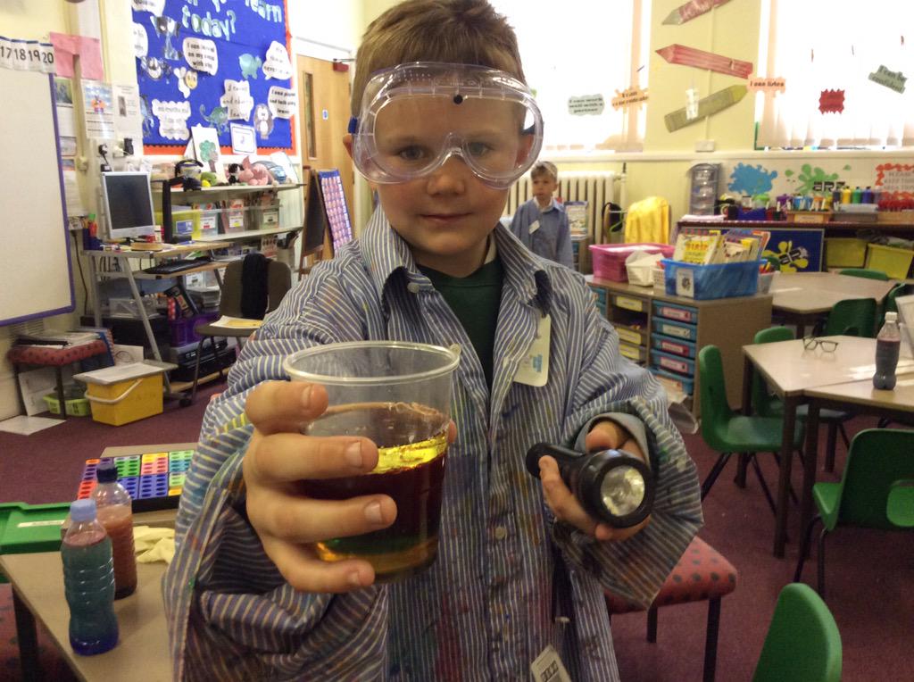 HazelClass_RE's tweet photo. Another super science club last night. The children were making Lava lamps. #sciencesfun!! http://t.co/yVg2sxNXHz