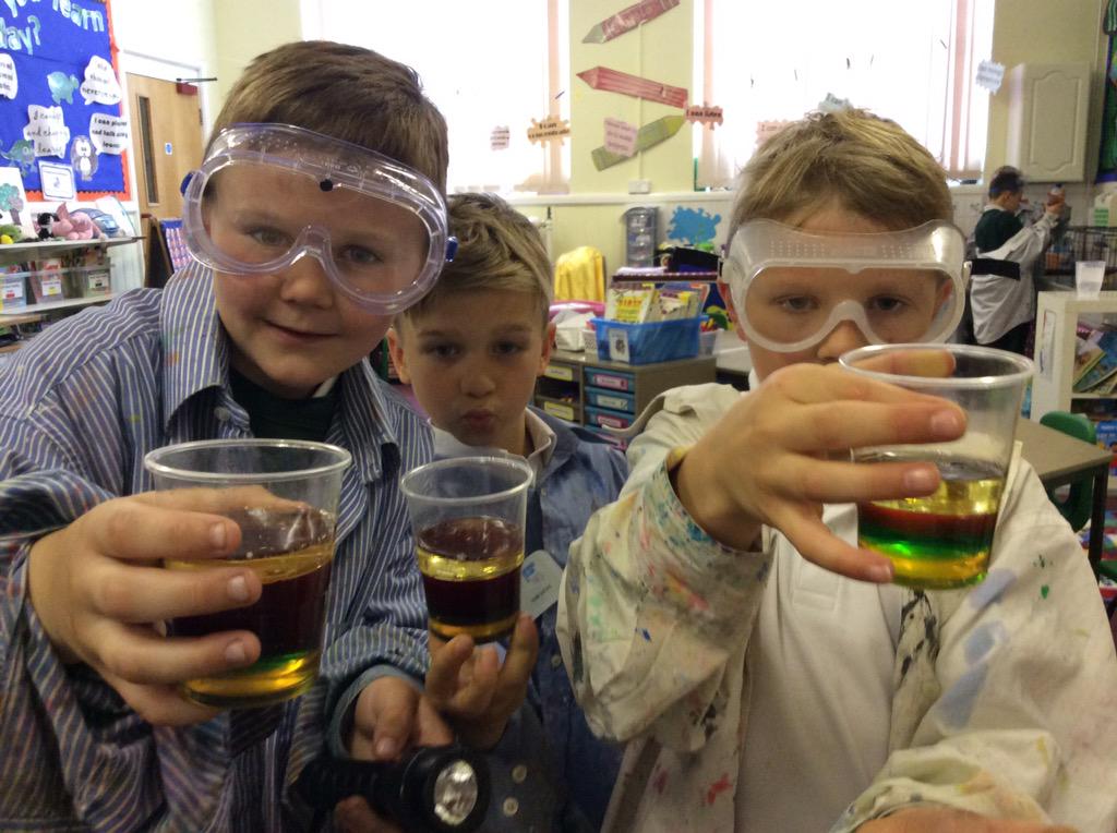 HazelClass_RE's tweet photo. Another super science club last night. The children were making Lava lamps. #sciencesfun!! http://t.co/yVg2sxNXHz