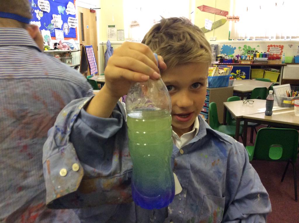 HazelClass_RE's tweet photo. Another super science club last night. The children were making Lava lamps. #sciencesfun!! http://t.co/yVg2sxNXHz